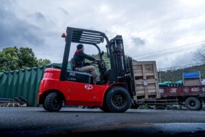 Электрический погрузчик EP EFX382H (3000 мм) на 3800 кг