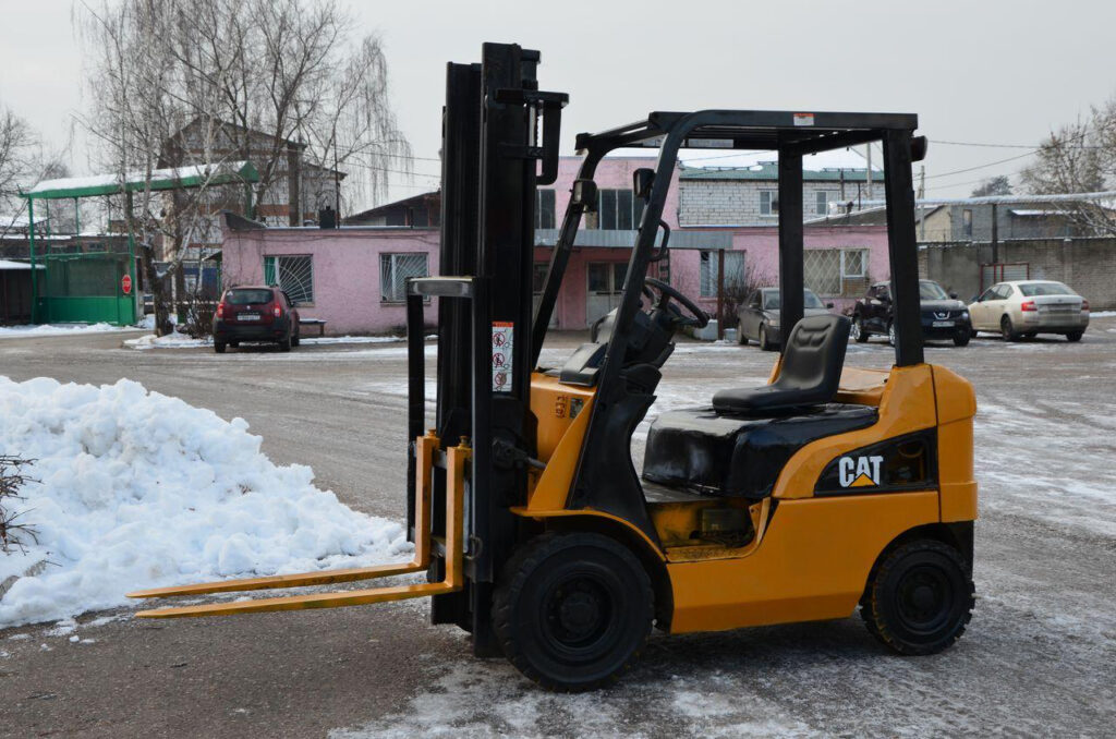 фото Вилочный БУ автопогрузчик кара Caterpillar DP30N